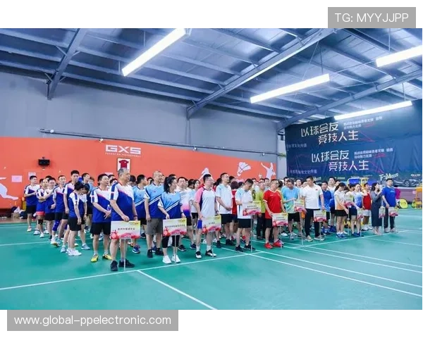 武汉羽毛球队杯赛精彩配合展现团队精神与默契配合之道