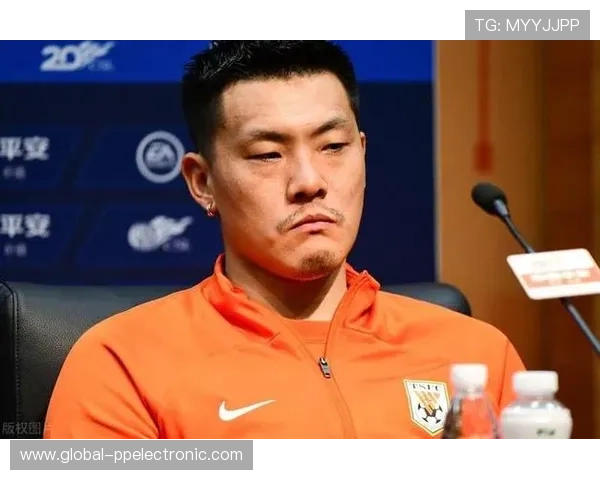 带耳环的男足球明星们展现个性与风格的魅力之旅